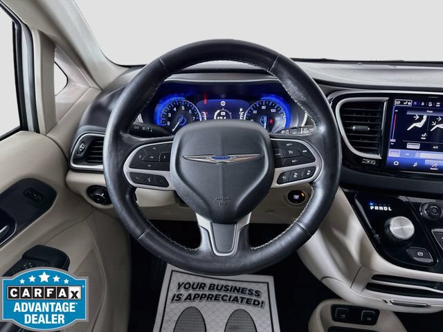 Used 2021 Chrysler Pacifica Touring-L FWD image 11