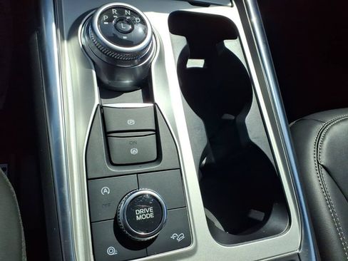 Used 2024 Ford Explorer XLT w/ Equipment Group 202A AWD/4WD image 23