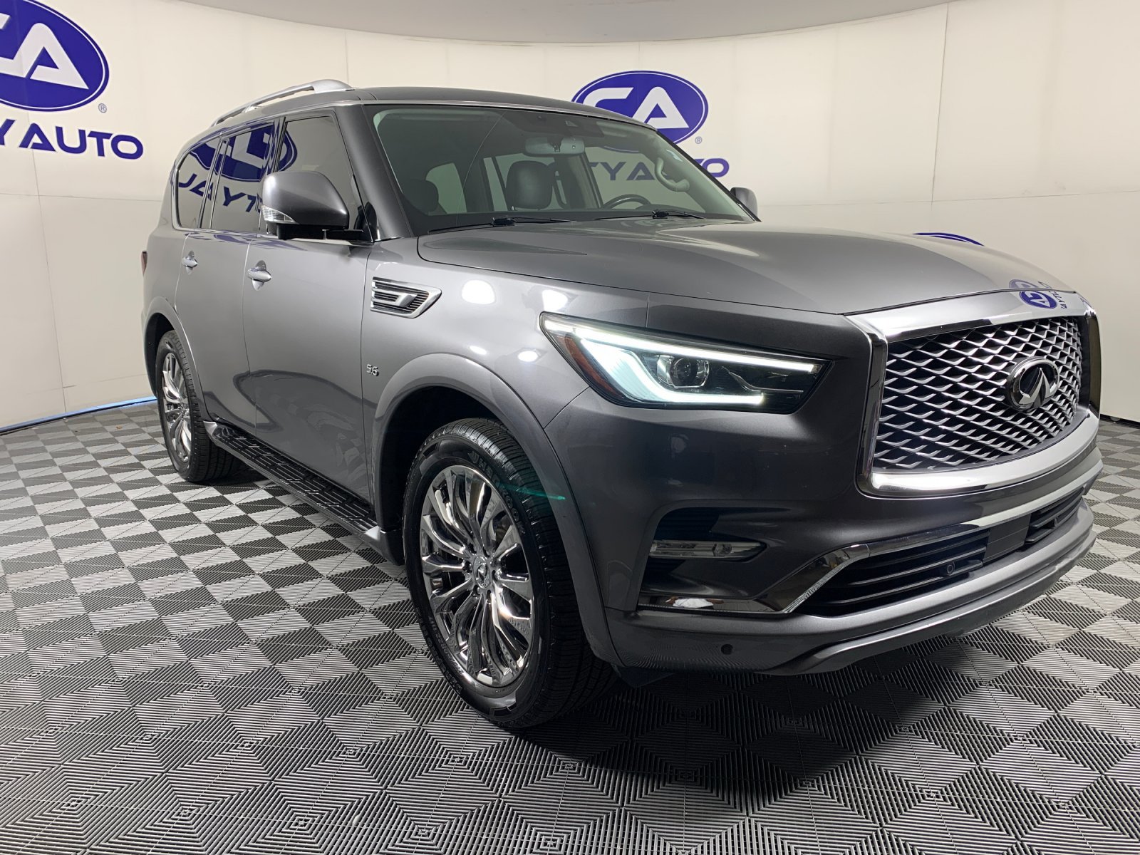 Used 2019 INFINITI QX80 Luxe w/ All-Season Package RWD image 1