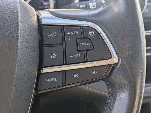 Used 2021 Toyota Highlander XLE image 31