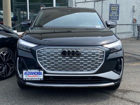 Used 2023 Audi Q4 e-tron Premium Plus w/ Premium Plus AWD/4WD image 3