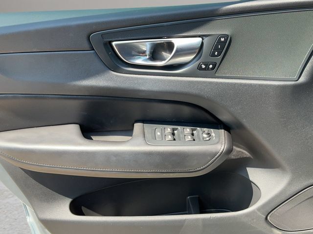 Used 2023 Volvo XC60 B5 Core AWD/4WD image 11