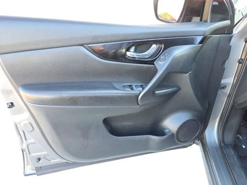 Used 2022 Nissan Rogue Sport SV FWD image 11