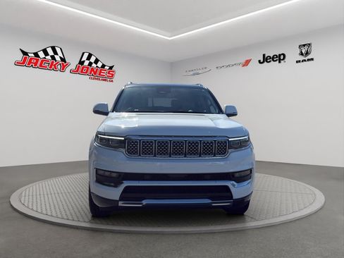 Used 2022 Jeep Grand Wagoneer Series I AWD/4WD image 13