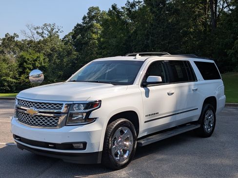 Used 2018 Chevrolet Suburban LT w/ LT Signature Package RWD image 5
