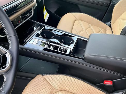 New 2026 Volkswagen Atlas Cross Sport SE FWD image 7