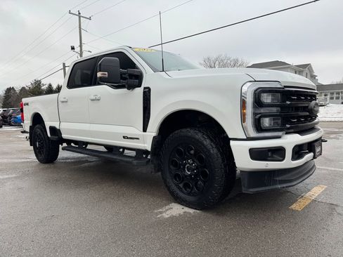 Used 2024 Ford F250 Lariat w/ Lariat Ultimate Package AWD/4WD image 3