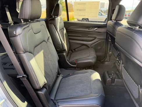 New 2025 Jeep Grand Cherokee L Altitude image 13