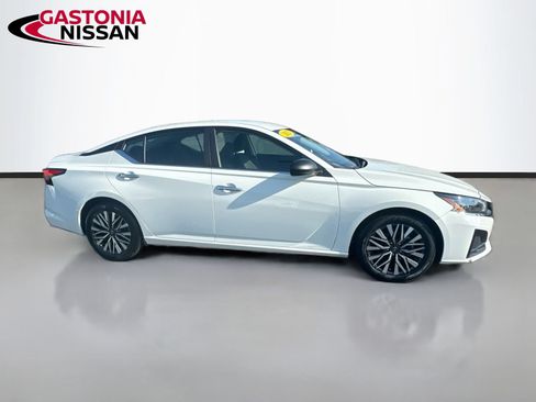 Used 2025 Nissan Altima 2.5 SV FWD image 10