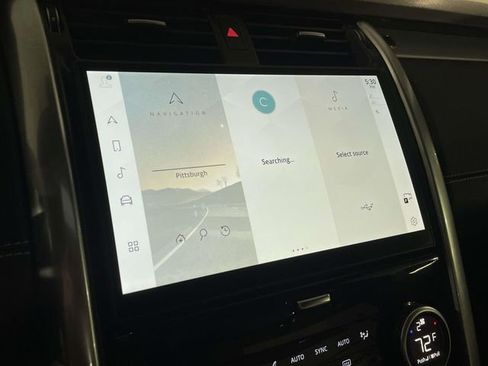 Used 2025 Land Rover Discovery Dynamic SE image 29