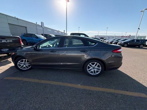 Used 2016 Ford Fusion SE FWD image 6