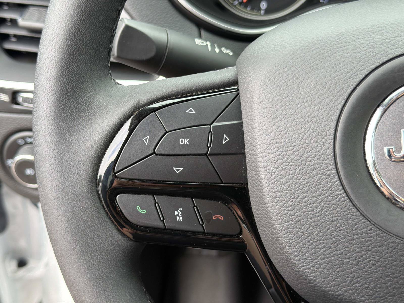 Used 2023 Jeep Cherokee Altitude Lux AWD/4WD image 25