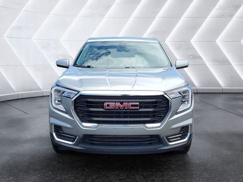 Used 2024 GMC Terrain SLE AWD/4WD image 2