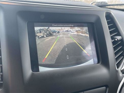 Used 2019 Jeep Cherokee Latitude Plus image 27