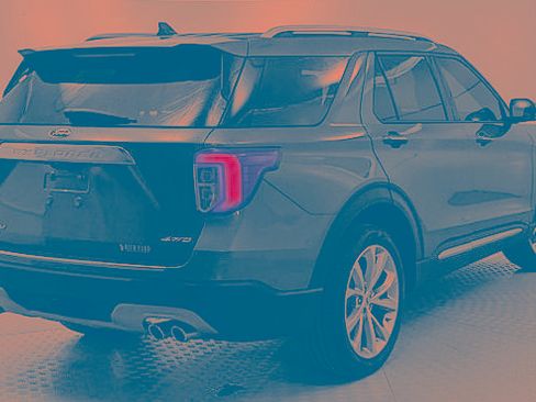 Certified 2023 Ford Explorer Platinum w/ Technology Package image 3