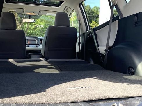 Used 2015 Toyota RAV4 XLE AWD/4WD image 40