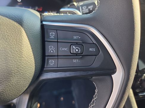 Used 2025 Jeep Grand Cherokee Laredo RWD image 26