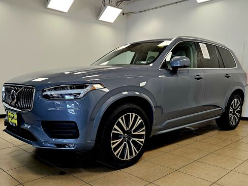 Used 2022 Volvo XC90 T6 Momentum w/ Climate Package image 2