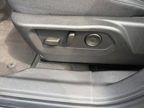 Used 2025 Buick Envision Preferred AWD/4WD image 27