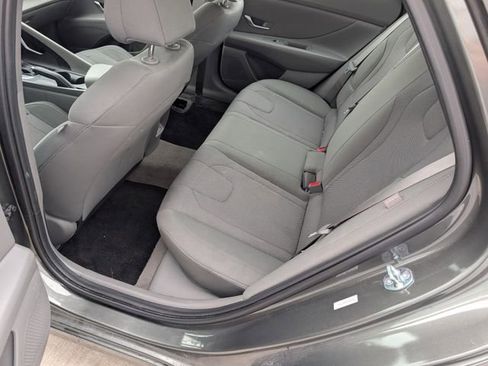 Used 2025 Hyundai Elantra SE w/ Cargo Package FWD image 11