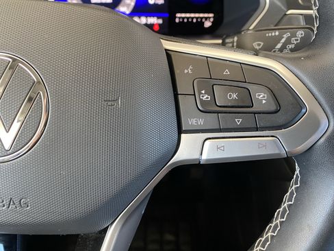 Certified 2022 Volkswagen Tiguan SE FWD image 7