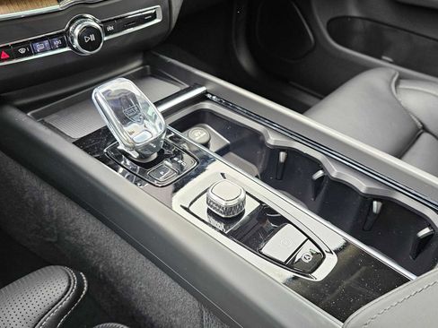 New 2026 Volvo XC60 B5 Ultra w/ Protection Package Premier image 23