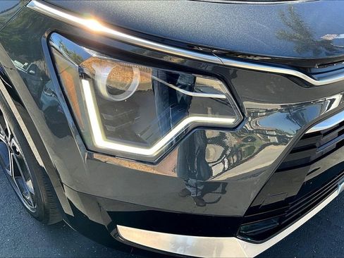 Used 2023 Kia Niro EX Touring image 29