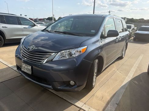 Used 2015 Toyota Sienna XLE w/ XLE Navigation Package FWD image 1