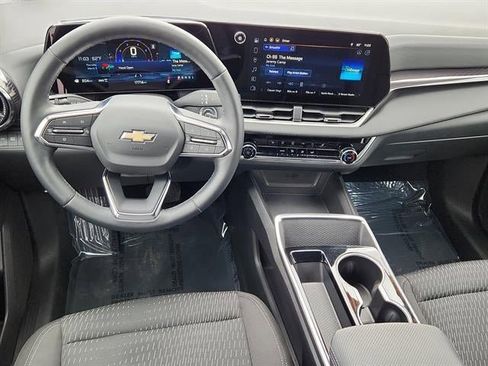 Used 2025 Chevrolet Equinox LT AWD/4WD image 11