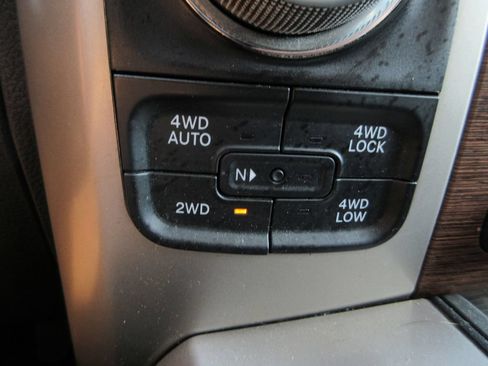 Used 2017 RAM 1500 Laramie w/ Convenience Group AWD/4WD image 34