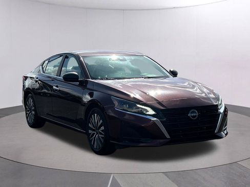 Used 2025 Nissan Altima 2.5 SV FWD image 6