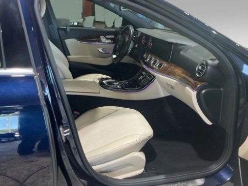 Used 2017 Mercedes-Benz E 300 4MATIC image 3