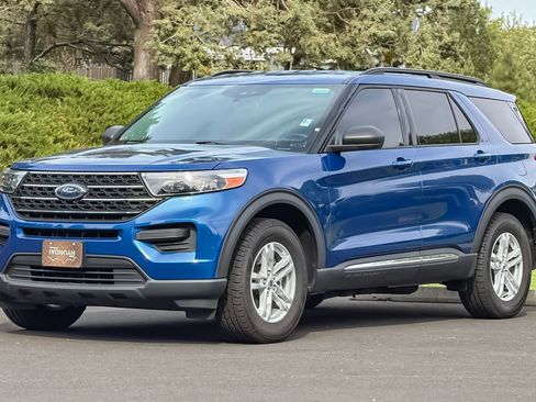 Used 2023 Ford Explorer XLT AWD/4WD image 9
