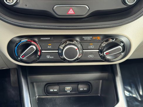 Used 2020 Kia Soul LX FWD image 23