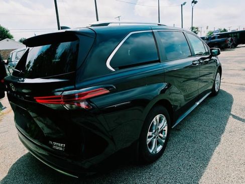 Used 2023 Toyota Sienna Platinum w/ Protection Package (TMS) AWD/4WD image 4