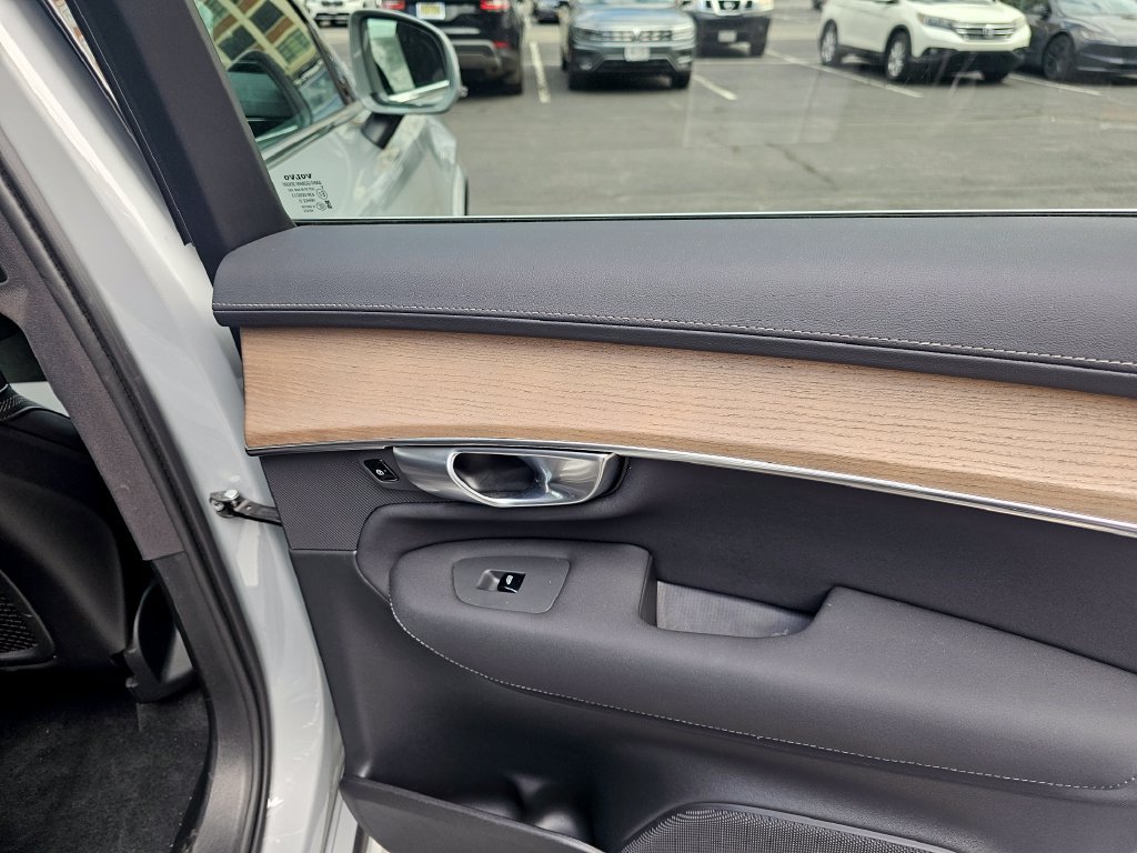 Certified 2025 Volvo XC90 B5 Core AWD/4WD image 32
