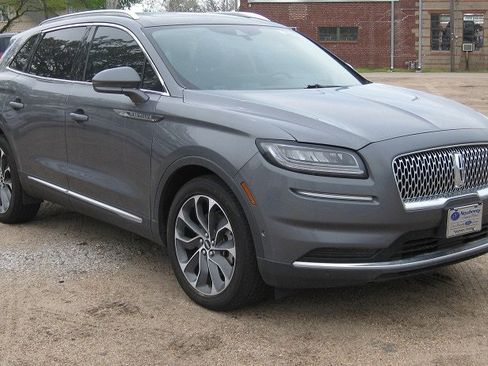 Used 2022 Lincoln Nautilus Reserve image 1