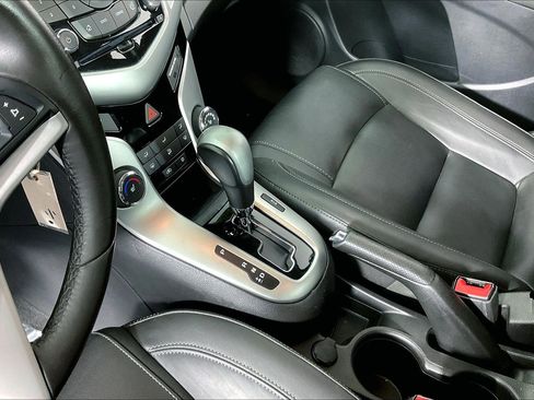 Used 2015 Chevrolet Cruze LT image 18
