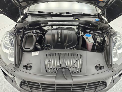 Used 2018 Porsche Macan AWD/4WD image 23