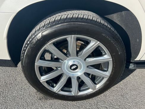 Used 2022 Cadillac Escalade Premium Luxury Platinum image 19