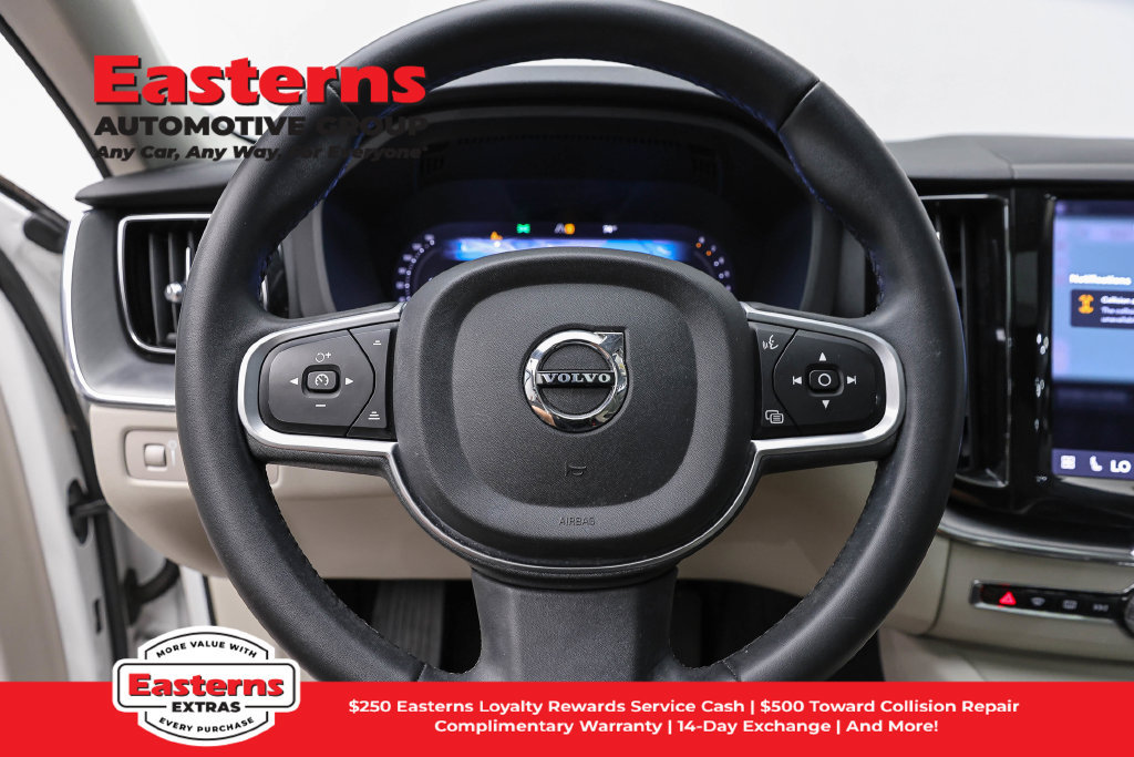 Used 2022 Volvo XC60 B5 Momentum AWD/4WD image 11