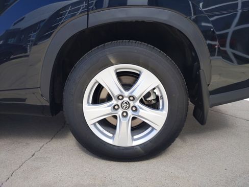 Certified 2024 Toyota Highlander LE image 35