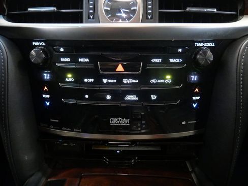 Used 2016 Lexus LX 570 4WD image 21