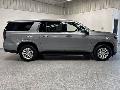Used 2026 Chevrolet Suburban LT w/ Comfort Package AWD/4WD image 8