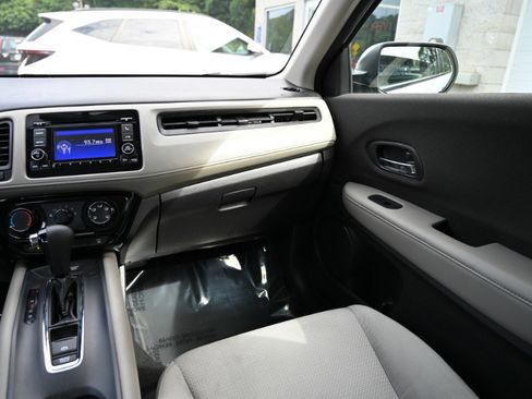 Used 2020 Honda HR-V LX image 12