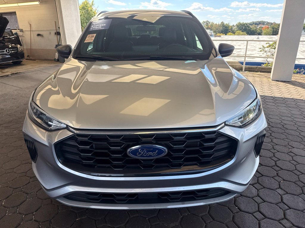 Used 2024 Ford Escape ST-Line w/ Tech Pack #1 AWD/4WD image 2