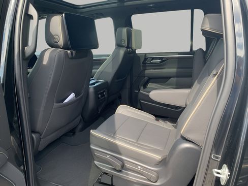 Used 2025 Chevrolet Suburban Premier AWD/4WD image 22