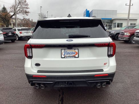 Used 2025 Ford Explorer ST image 6
