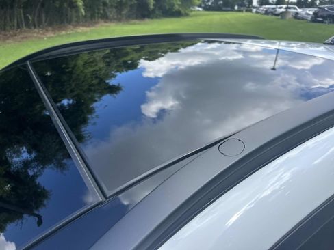 Certified 2025 Hyundai Kona Limited FWD image 11