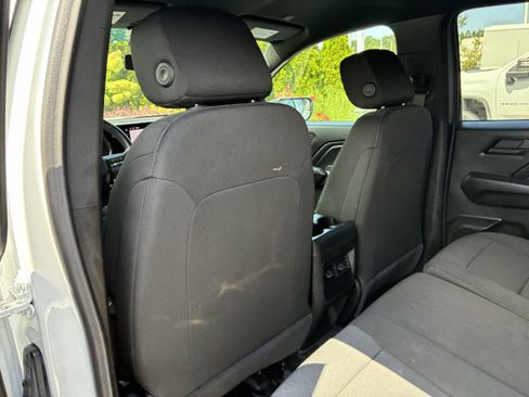 Used 2025 Chevrolet Colorado W/T RWD image 15